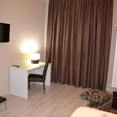 Fly In The World Bed and Breakfast