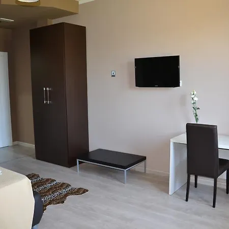 Fly In The World Bed and Breakfast Φιουμιτσίνο