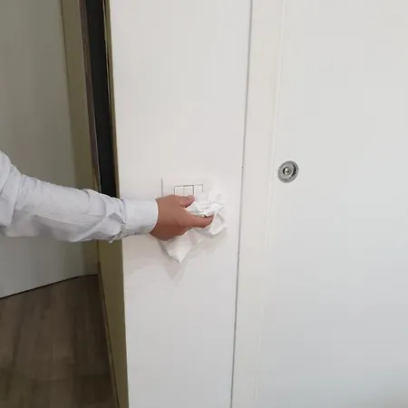 Bed and Breakfast Fly In The World *